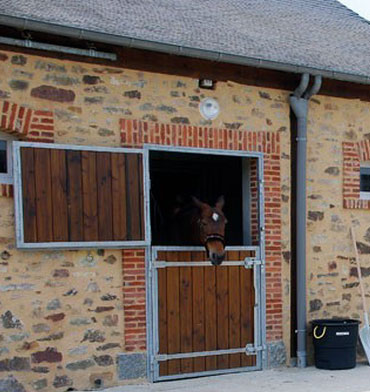 Tout savoir sur les box pour chevaux : conseils, prix et installation