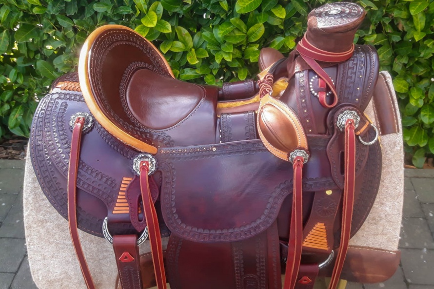 découvrez comment choisir la selle western idéale pour votre confort et performance en équitation. guide complet des critères essentiels et conseils pratiques.