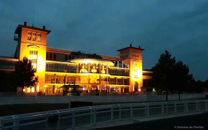 découvrez l'histoire fascinante de l'hippodrome de chantilly et obtenez des conseils pratiques pour profiter pleinement de votre visite dans ce lieu emblématique des courses hippiques.
