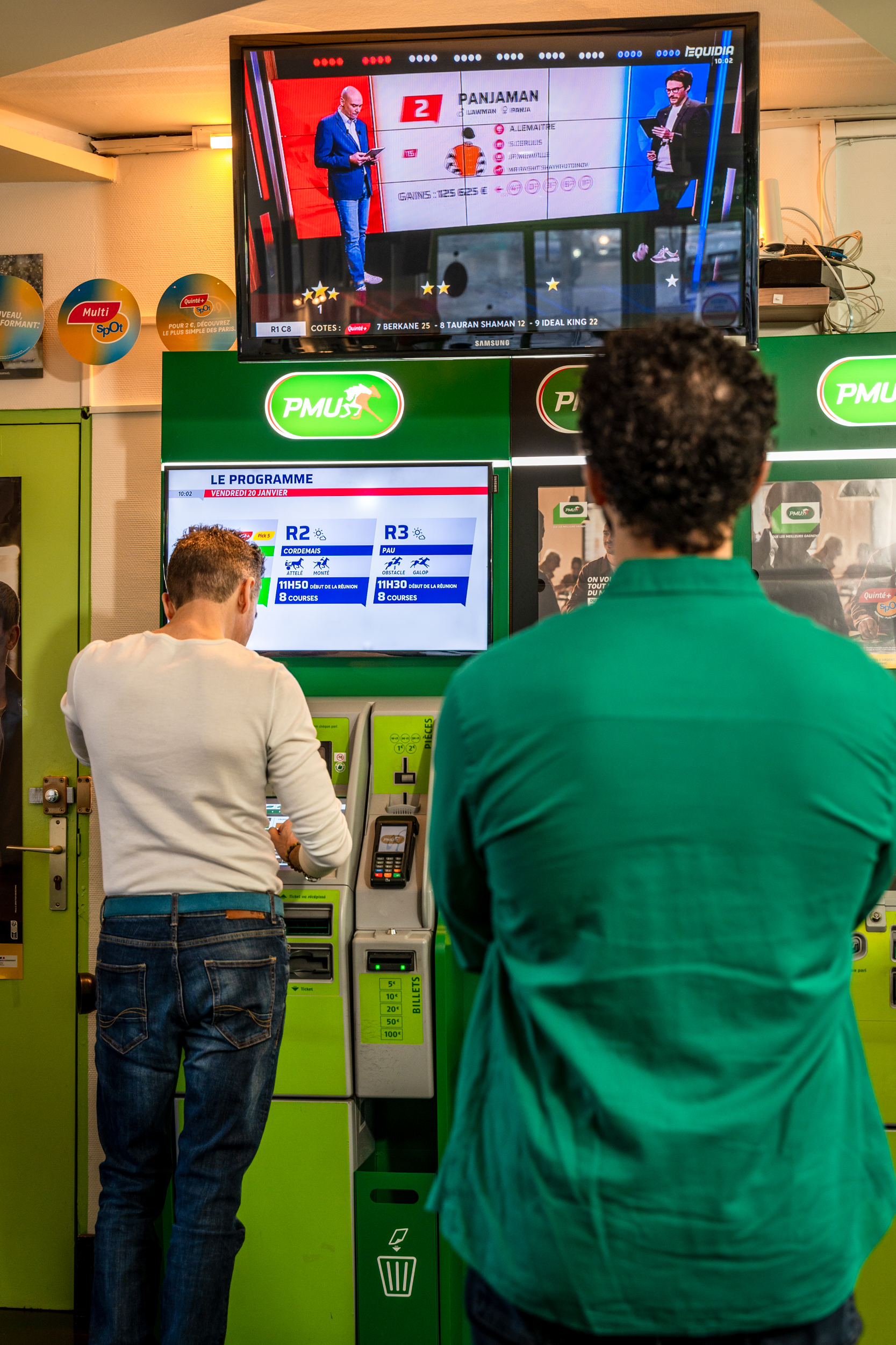 découvrez l'histoire et l'évolution du logo du pmu, symbole emblématique des paris hippiques en france, à travers les différentes étapes de son design.