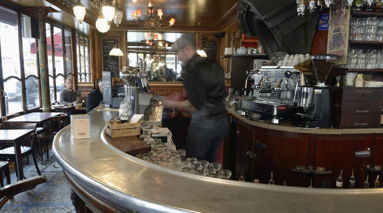 Les bistrots, cafés et PMU : bientôt sanctuaires culturels inscrits au patrimoine mondial de l’Unesco, véritables havres de détente et de convivialité
