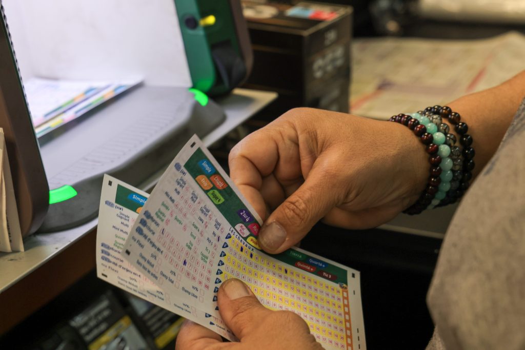 Incroyable coup de chance en Essonne : plus de 200 000 euros gagnés au PMU grâce à une mise de seulement 2 euros
